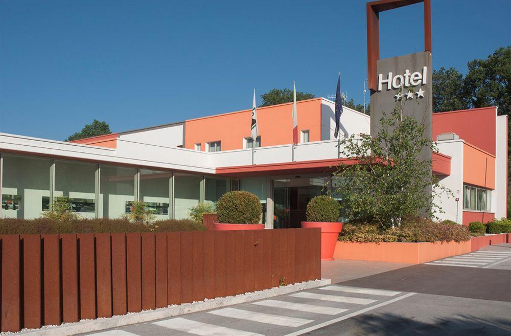 Hotel Cluentum Tolentino Extérieur photo