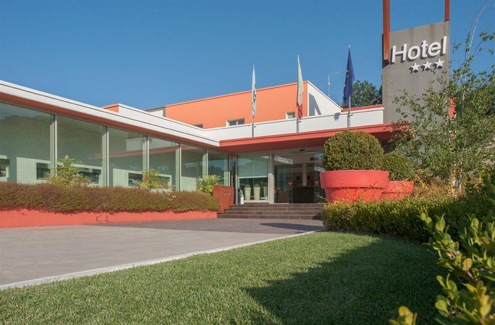 Hotel Cluentum Tolentino Extérieur photo