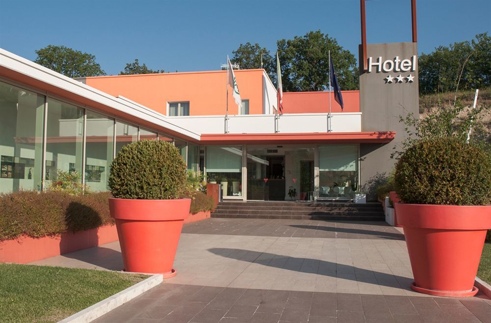 Hotel Cluentum Tolentino Extérieur photo