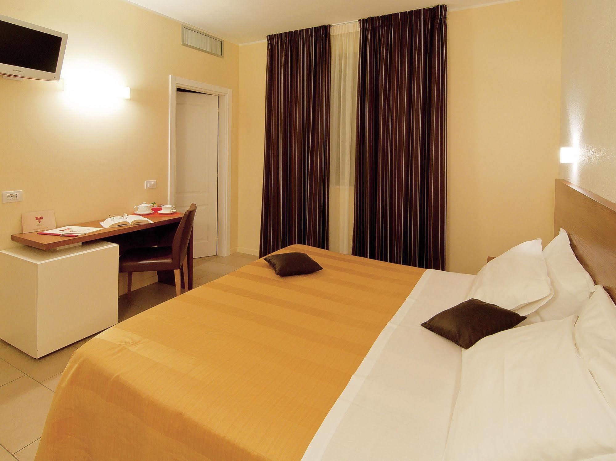 Hotel Cluentum Tolentino Extérieur photo