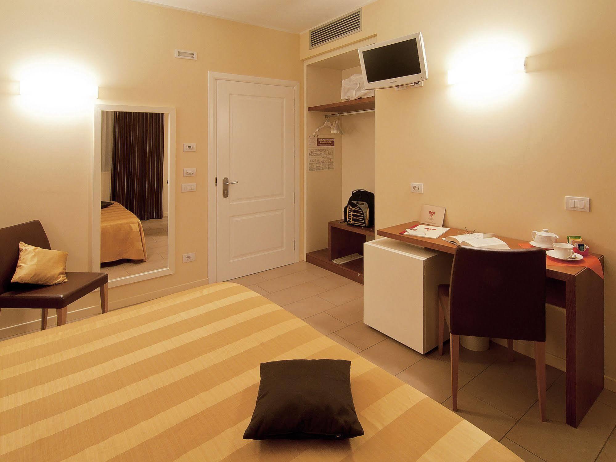 Hotel Cluentum Tolentino Extérieur photo