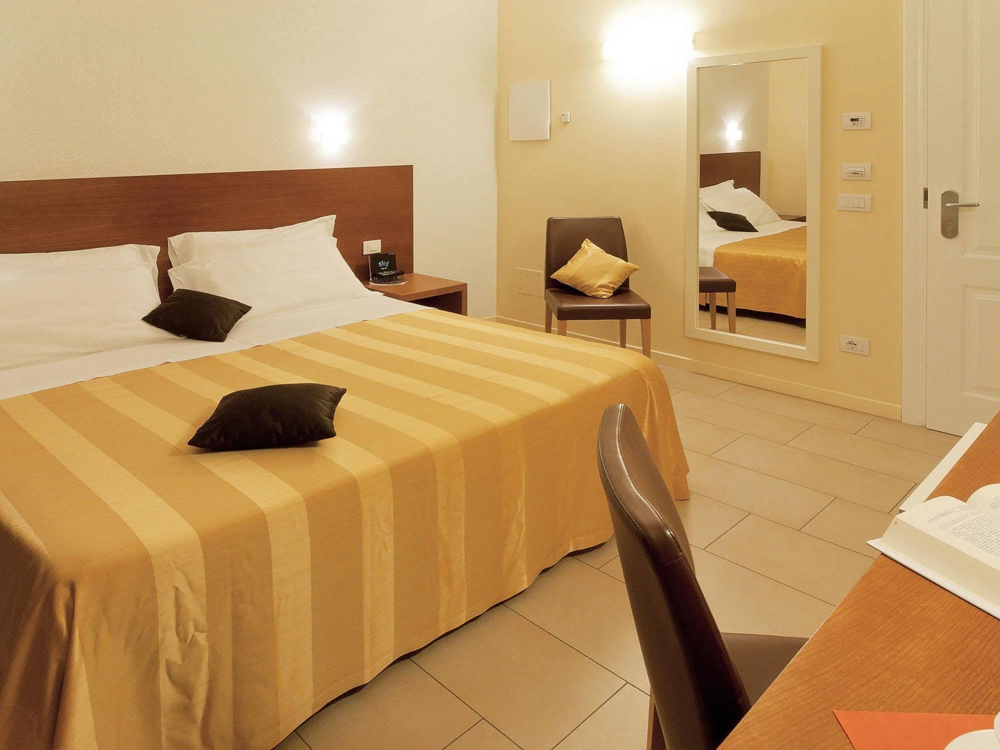 Hotel Cluentum Tolentino Extérieur photo