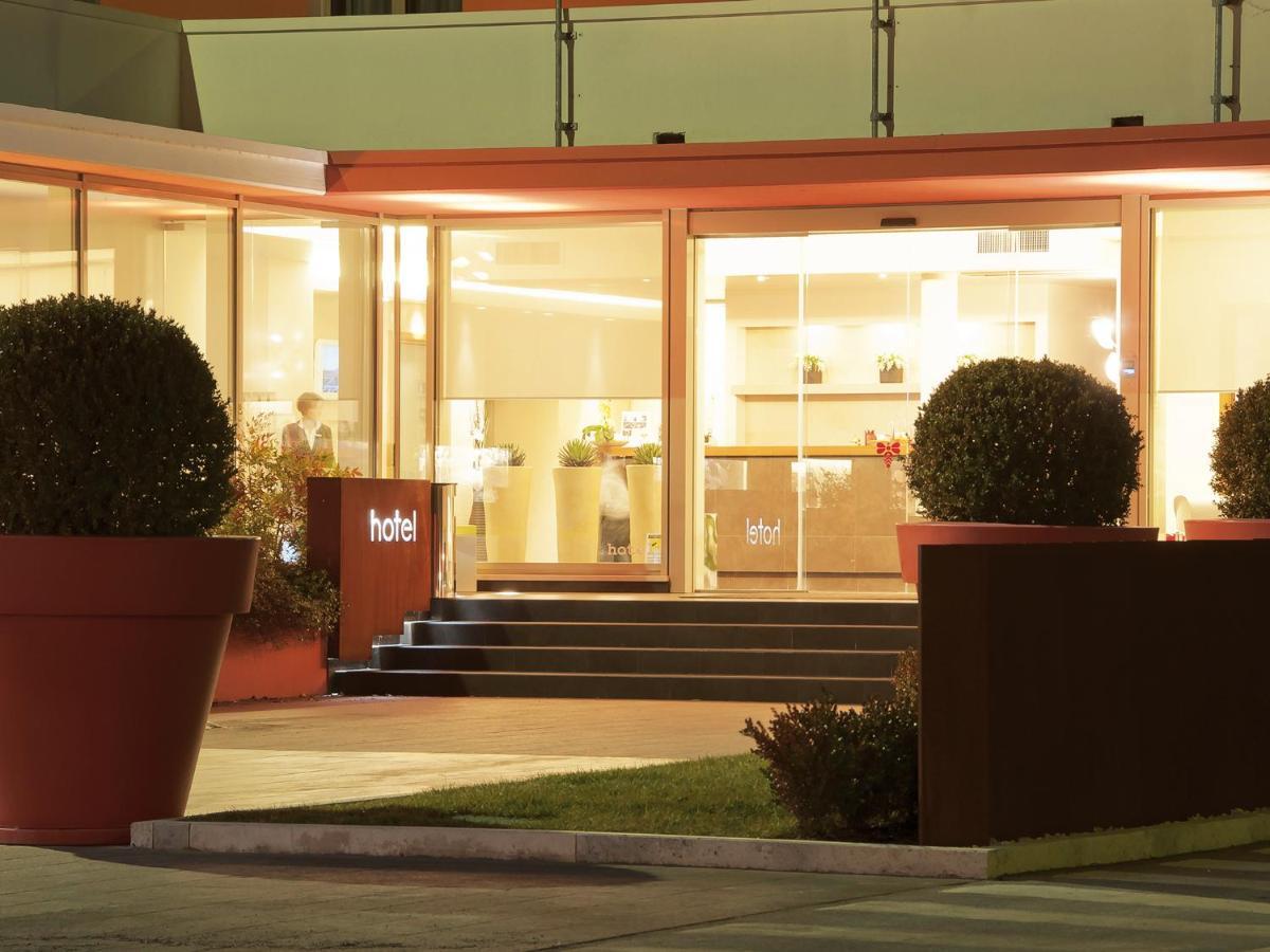 Hotel Cluentum Tolentino Extérieur photo